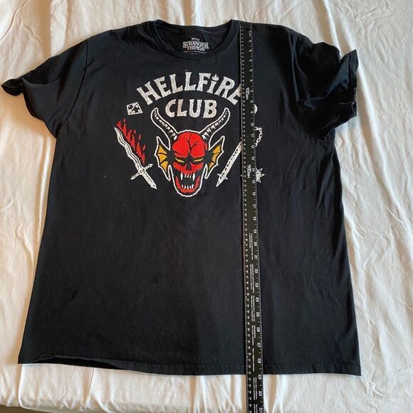 Netflix Stranger Things T-Shirt Men's Size XL Color Black Hellfire Club Graphic - Picture 9 of 12